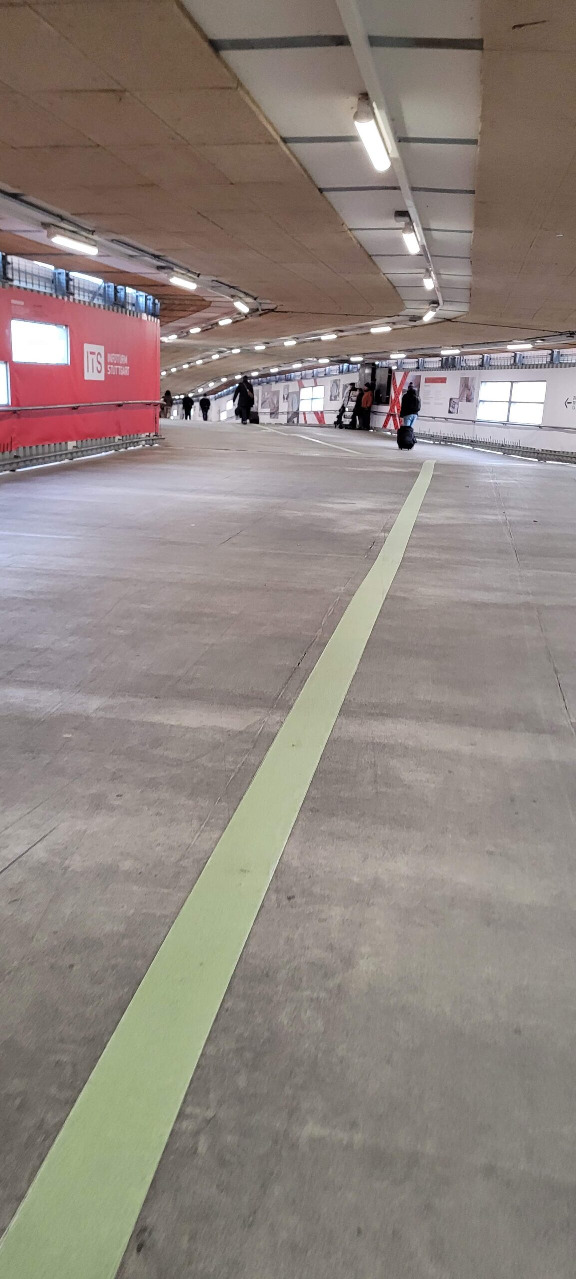 Aufstieg zu den Fernzuggleisen