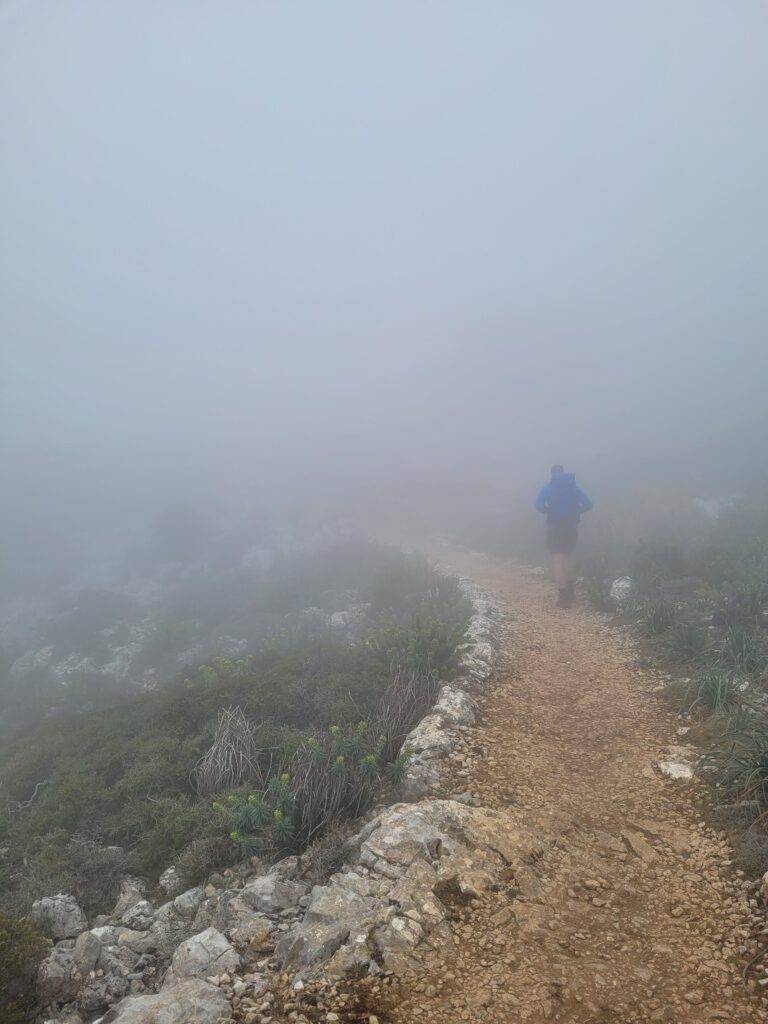 Am Gipfel des Es Caragoli sehen wir kaum noch etwas