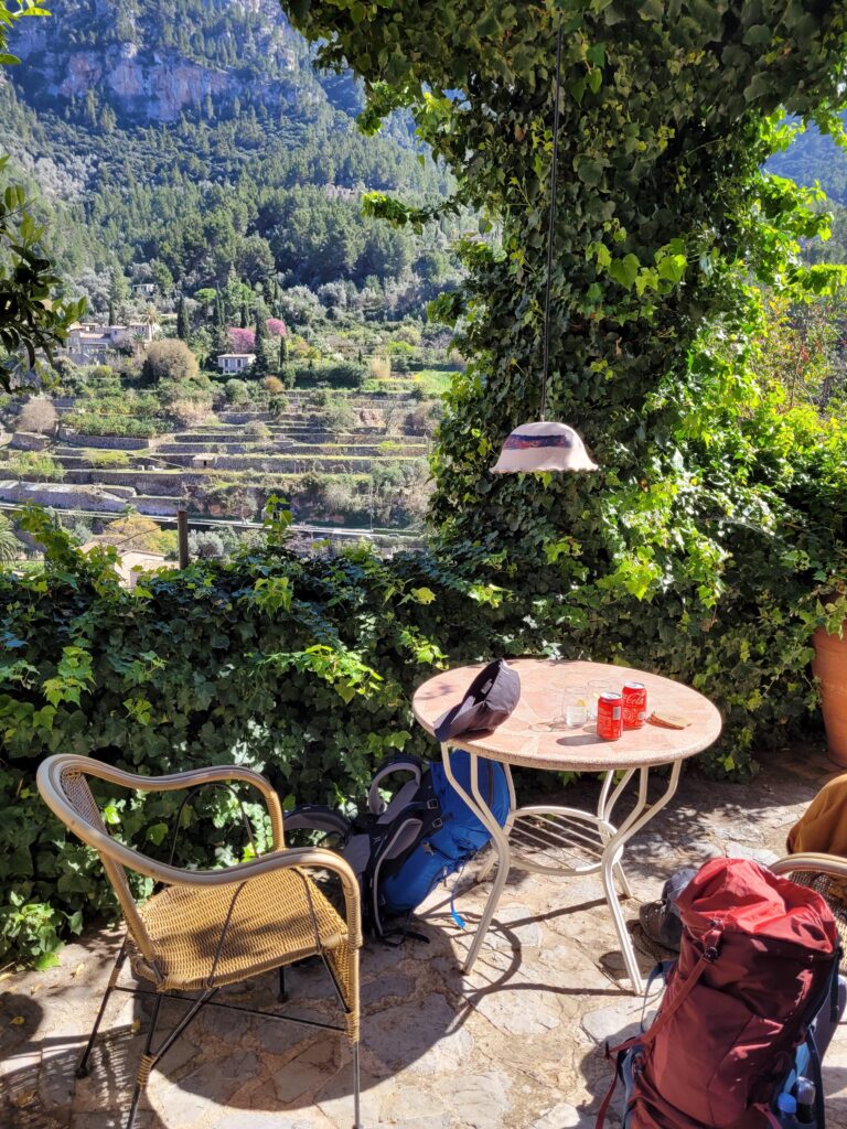 Wir genießen den Nachmittag (wieder) in der Sonne und trocknen die frisch gewaschenen Kleider