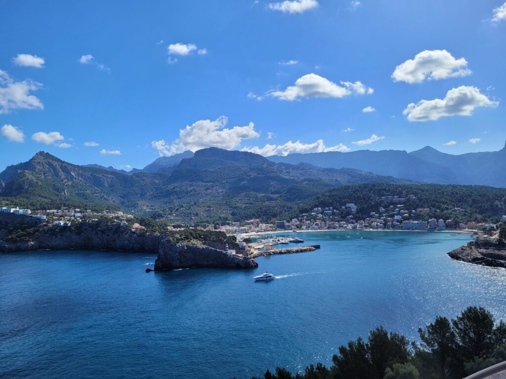Port de Soller ist der einzige natürliche Hafen an der Nordküste Mallorcas.