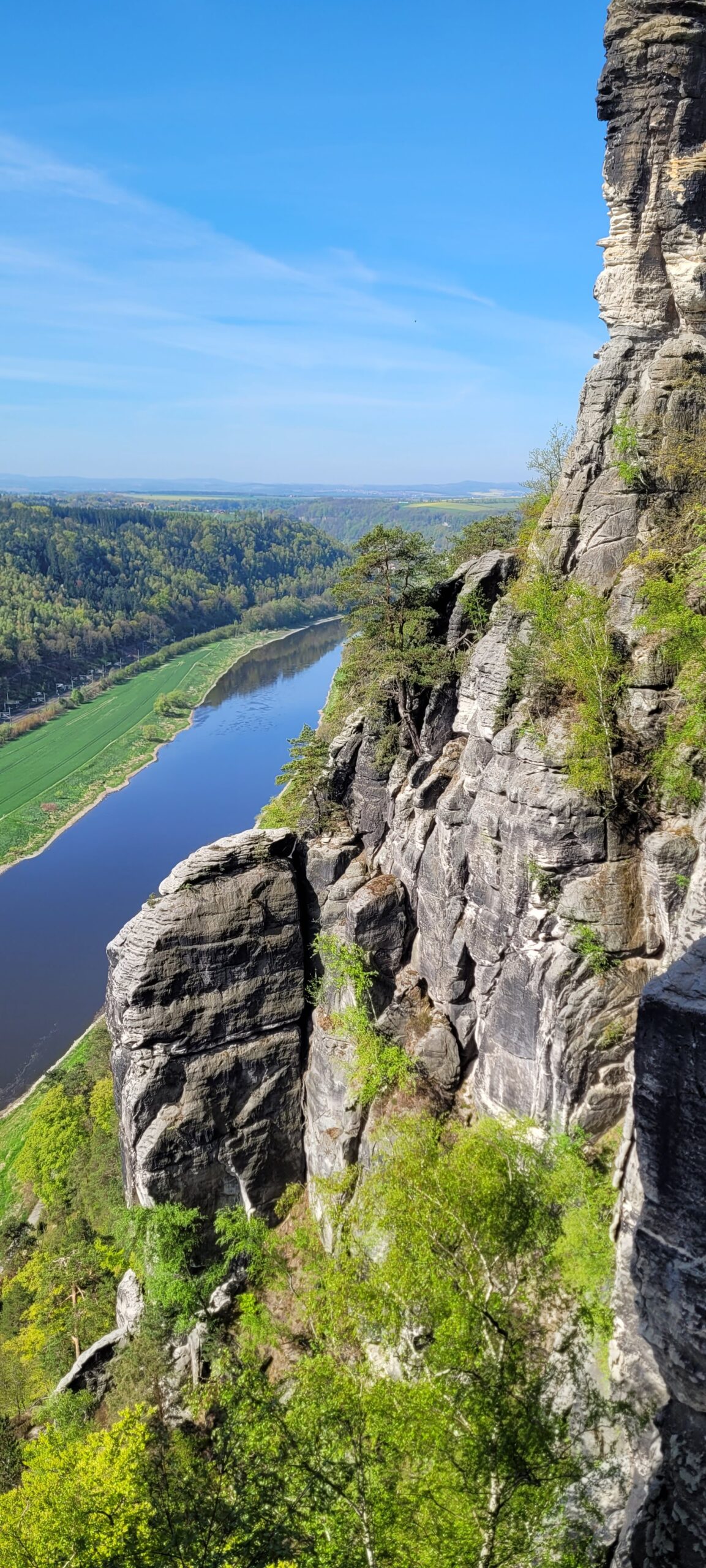 Weiter Blick entlang der Elbe von der Bastei Lohmen