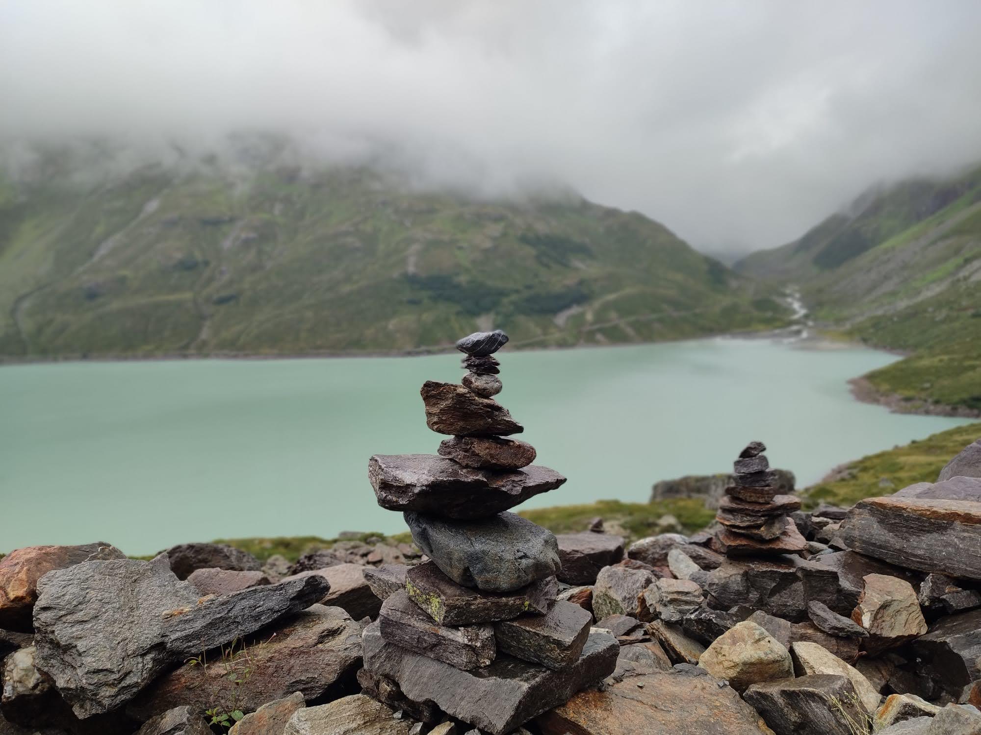 Die dichte Wolkendecke über dem Silvrettastausee